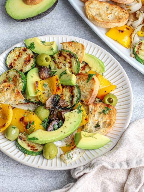 Mixed Fresh Vegetables with Avocado